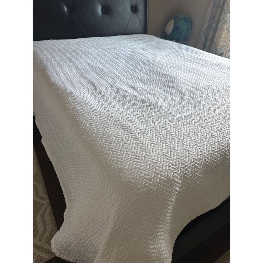 Lauren Ralph Lauren White Quilted Chevron Coverlet Queen Size